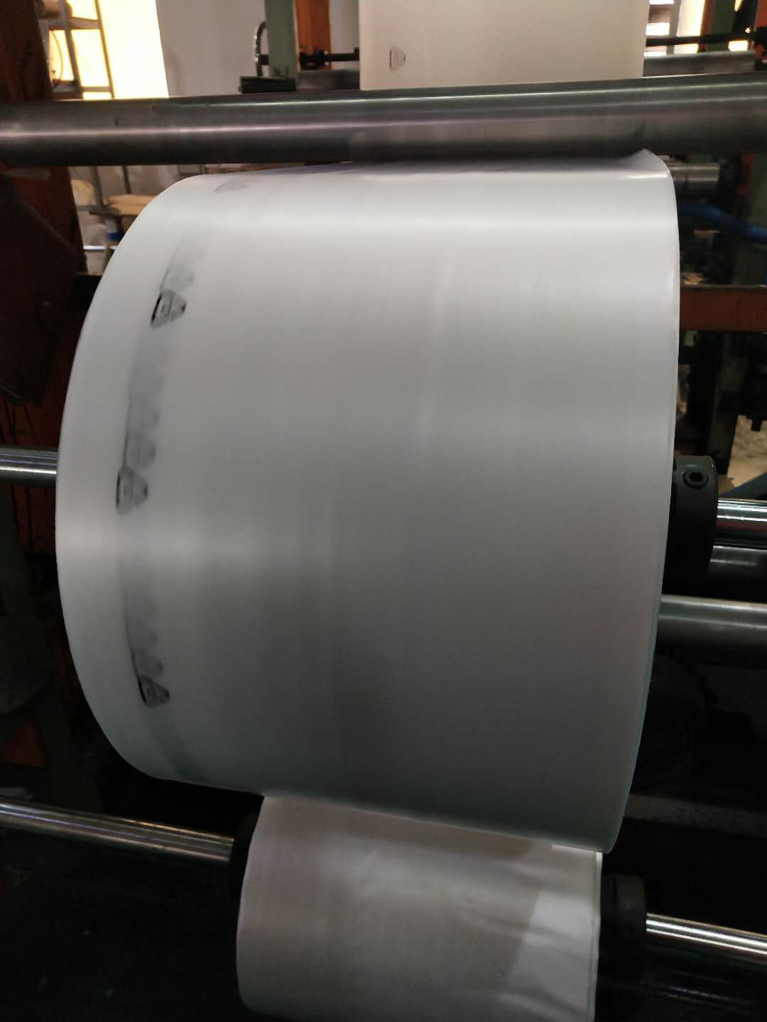 ¿Cómo se fabrica el empaque de plástico de cinta PE con impresión de placa de cobre?